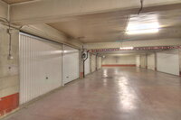 Voltaire/Josaphat : Box garage fermé